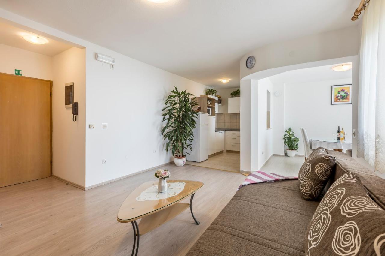 Sky Apartments Подстрана Екстериор снимка